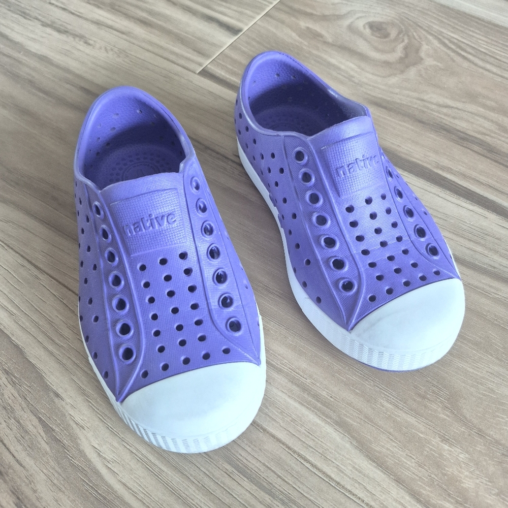 Native Purple and White Shoes Toddler Kids 8c